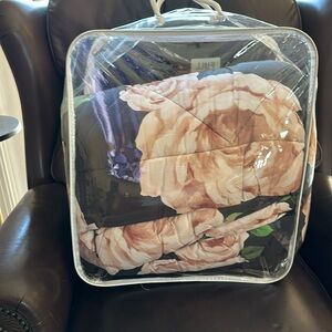 Pottery Barn Emily & Merritt comforter and shams